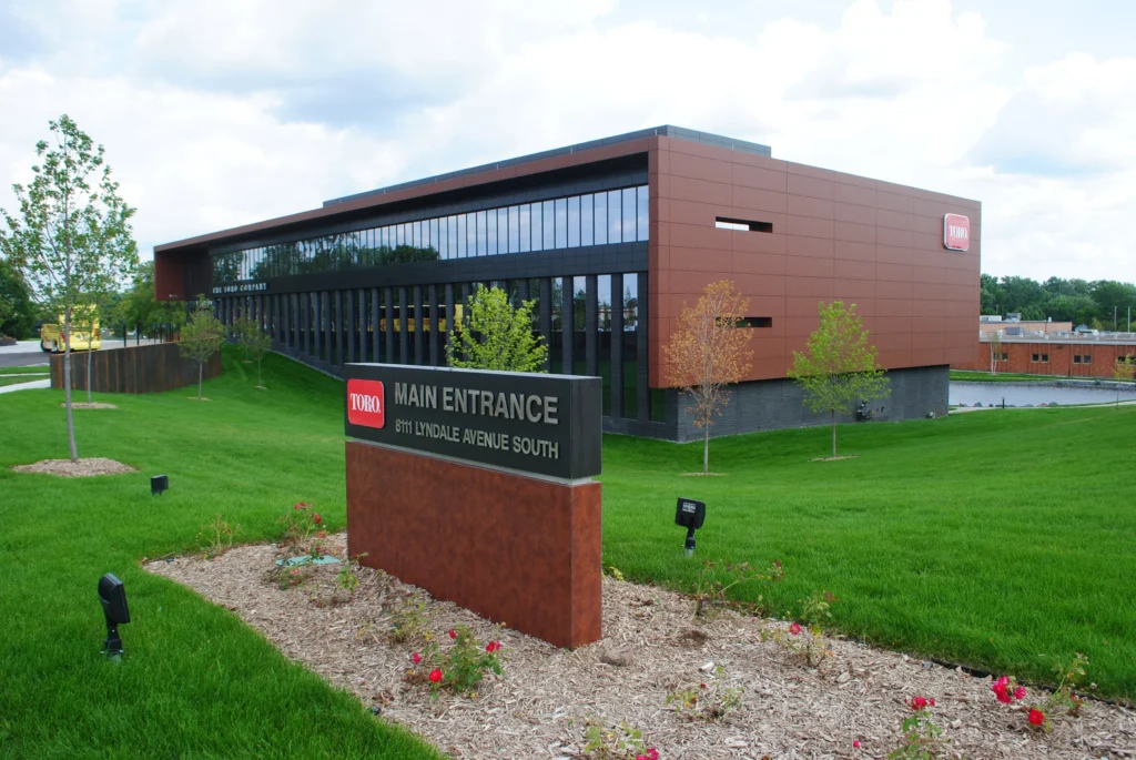 toro company headquarter