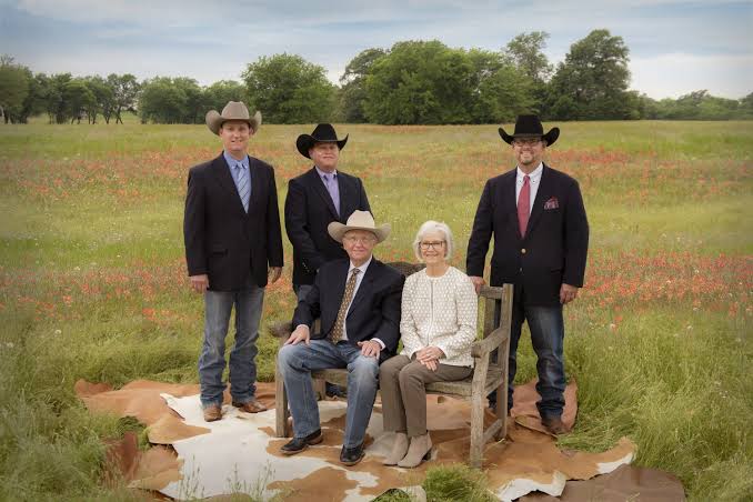 Who Makes Ariat Straw Hats and Who Is M&F Western